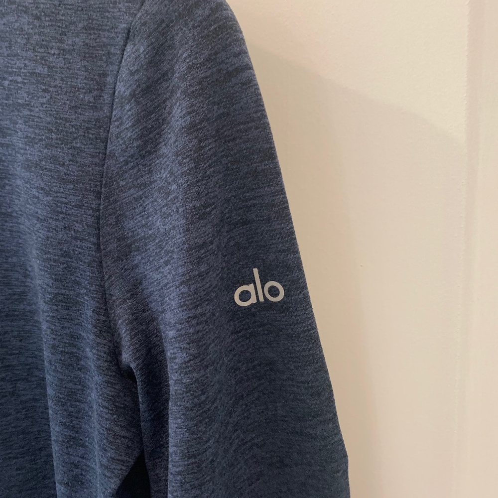 Alo Women’s Long Sleeve Top, Medium, Navy
